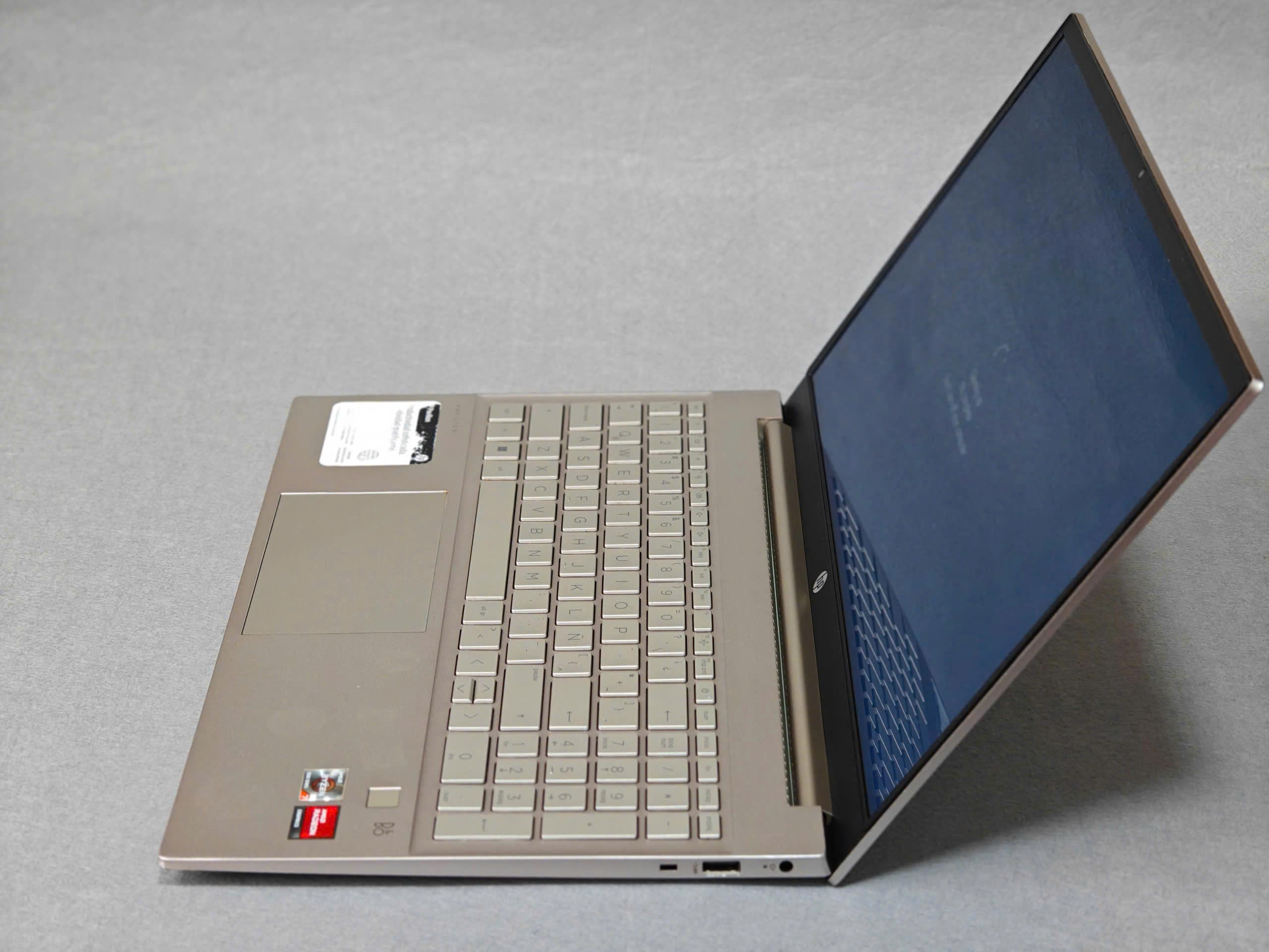 Laptop HP 15-EH Rzen 7-5700u Ram 8GB SSD 512GB Màn hình 15.6 FHD 